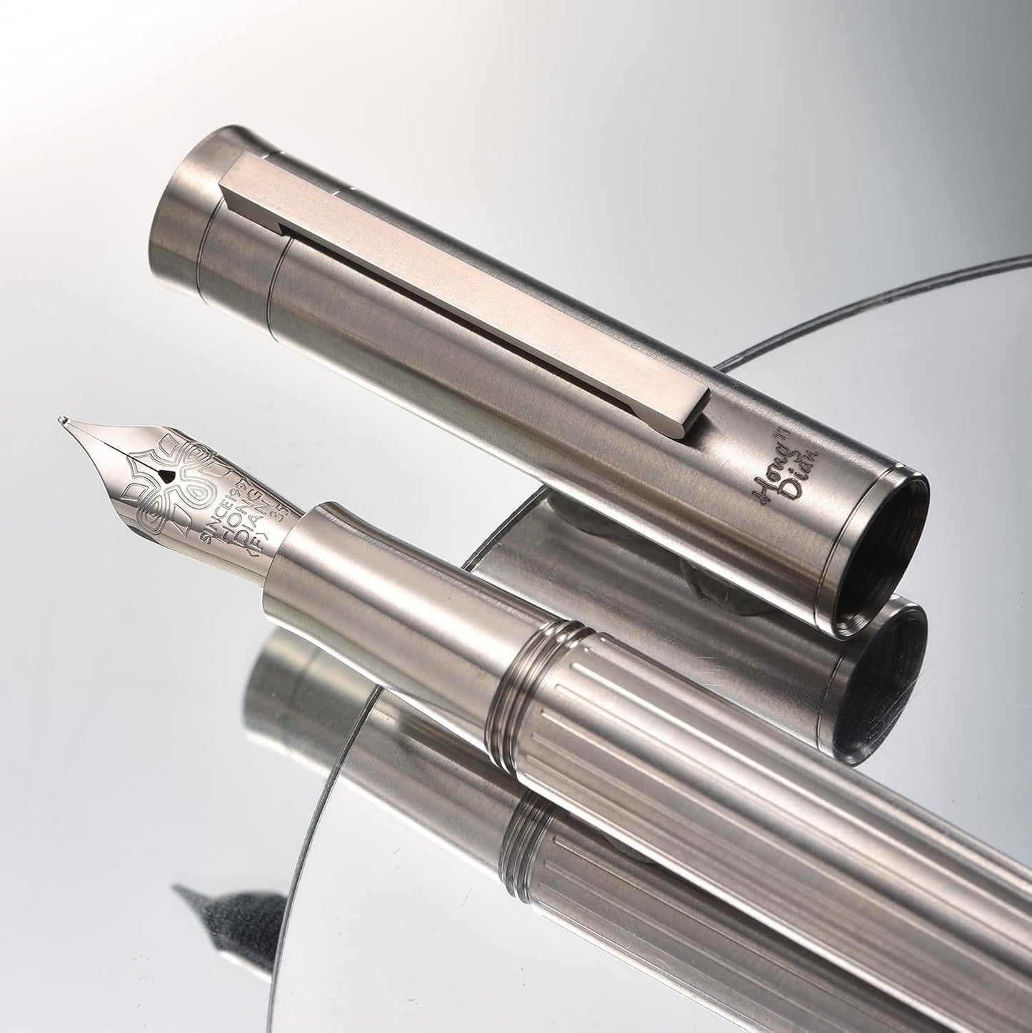 Hongdian T1 Titanium Fountain Pen, Iridium Extra Fine Soft Nib Chinese Knot Carving with Converter and Metal Box Set